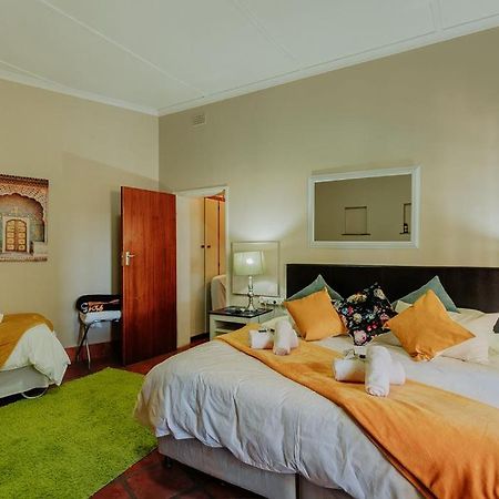 Riverbank Lodge Upington Exterior photo