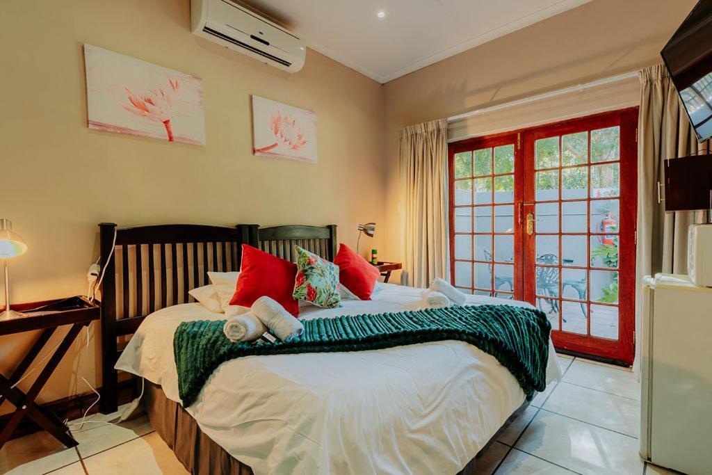 Riverbank Lodge Upington Exterior photo